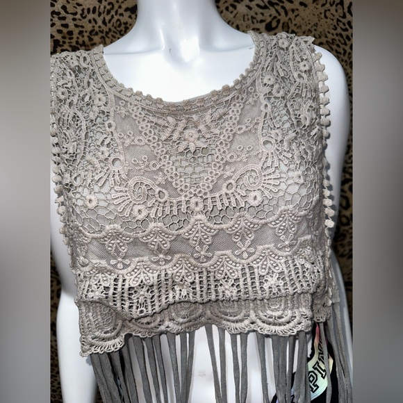 Xl western style crop top - Picture 2 of 4